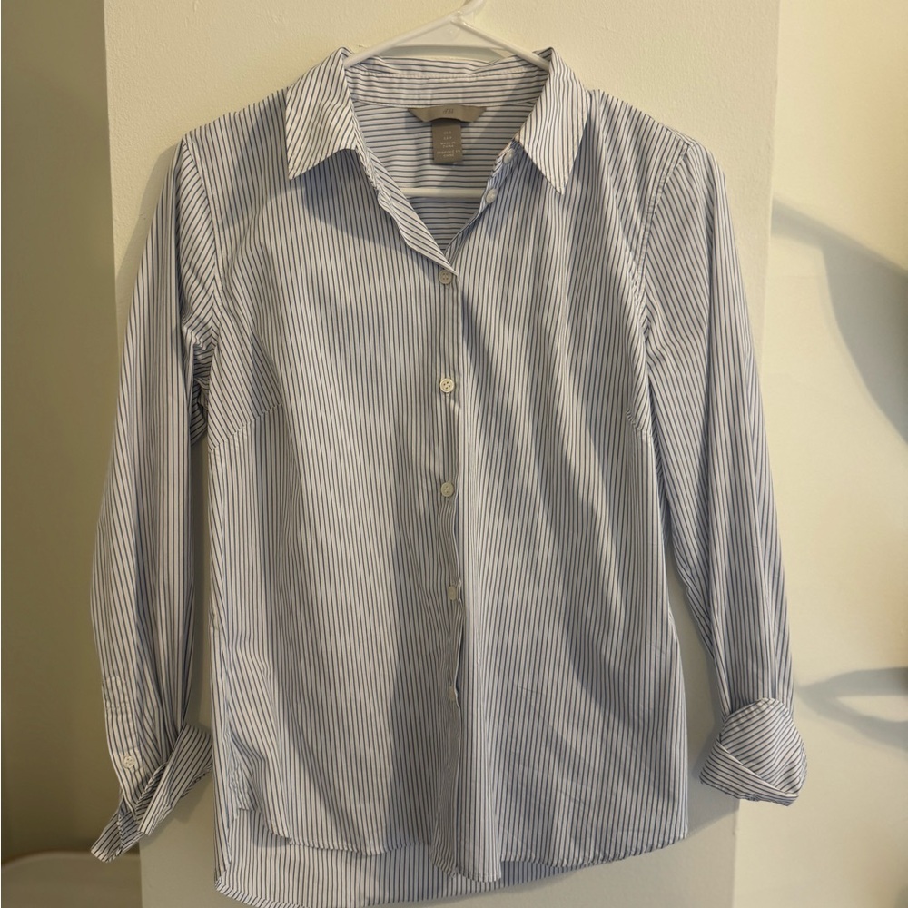H&M Blue and White Button Down Shirt with Classic Collar